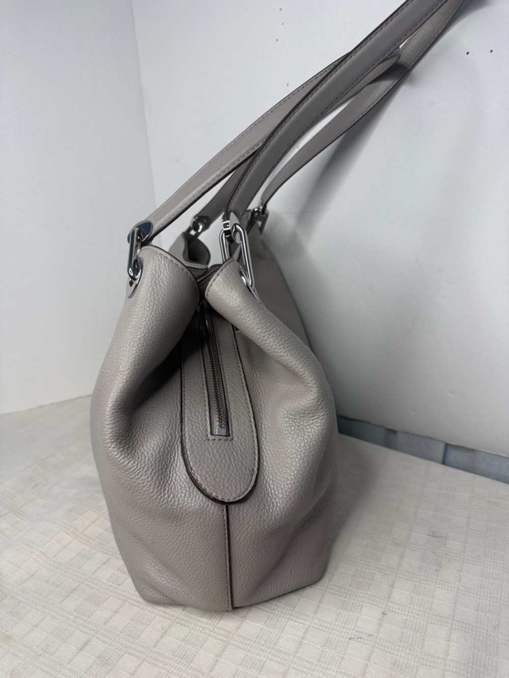 Michael Kors Raven Large Pebbled Leather Tote, Pearl Grey Bag /Wallet set. - Picture 2 of 15